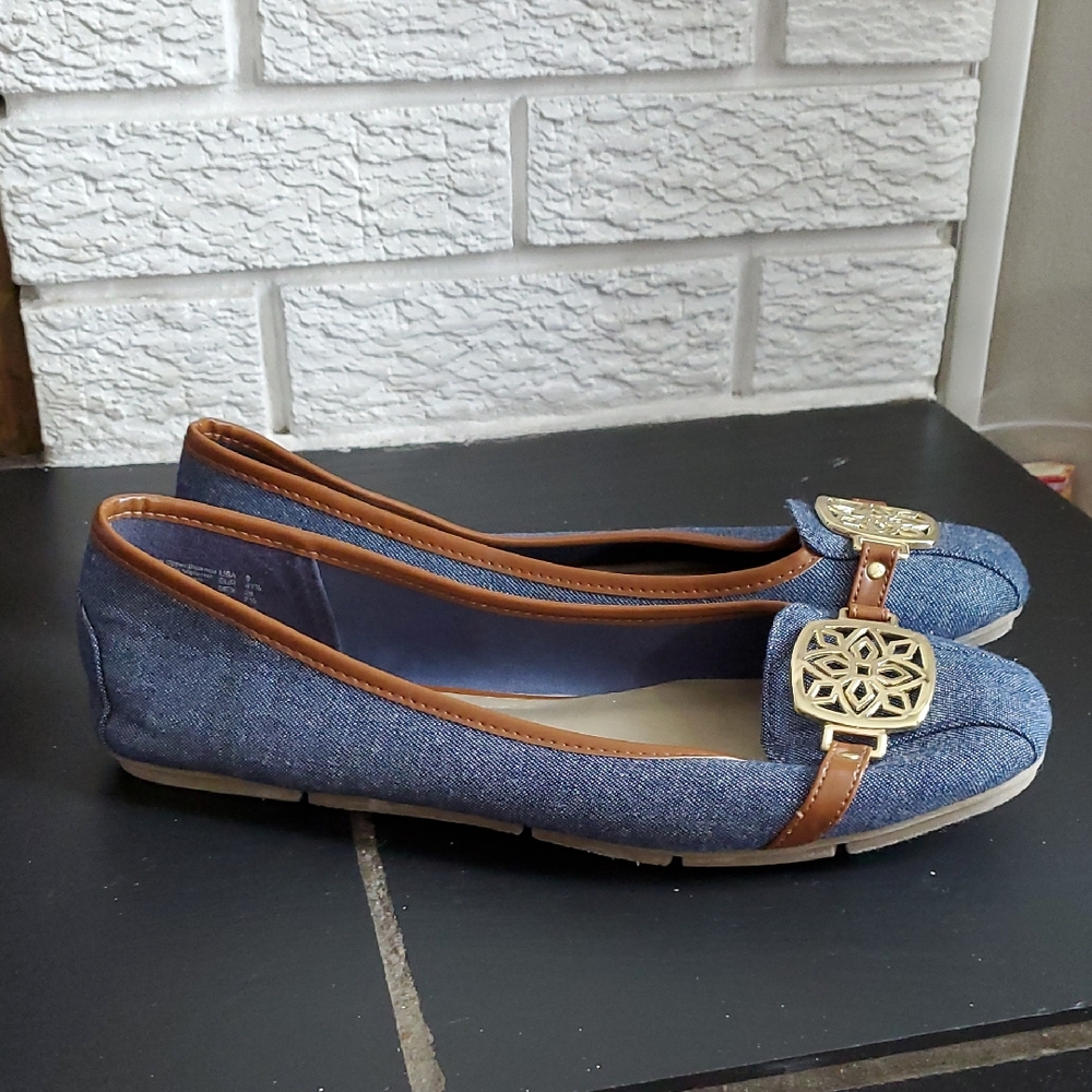 Christian Siriano Elegant Denim Blue Flats with Gold Color Buckle Sz 9 Career